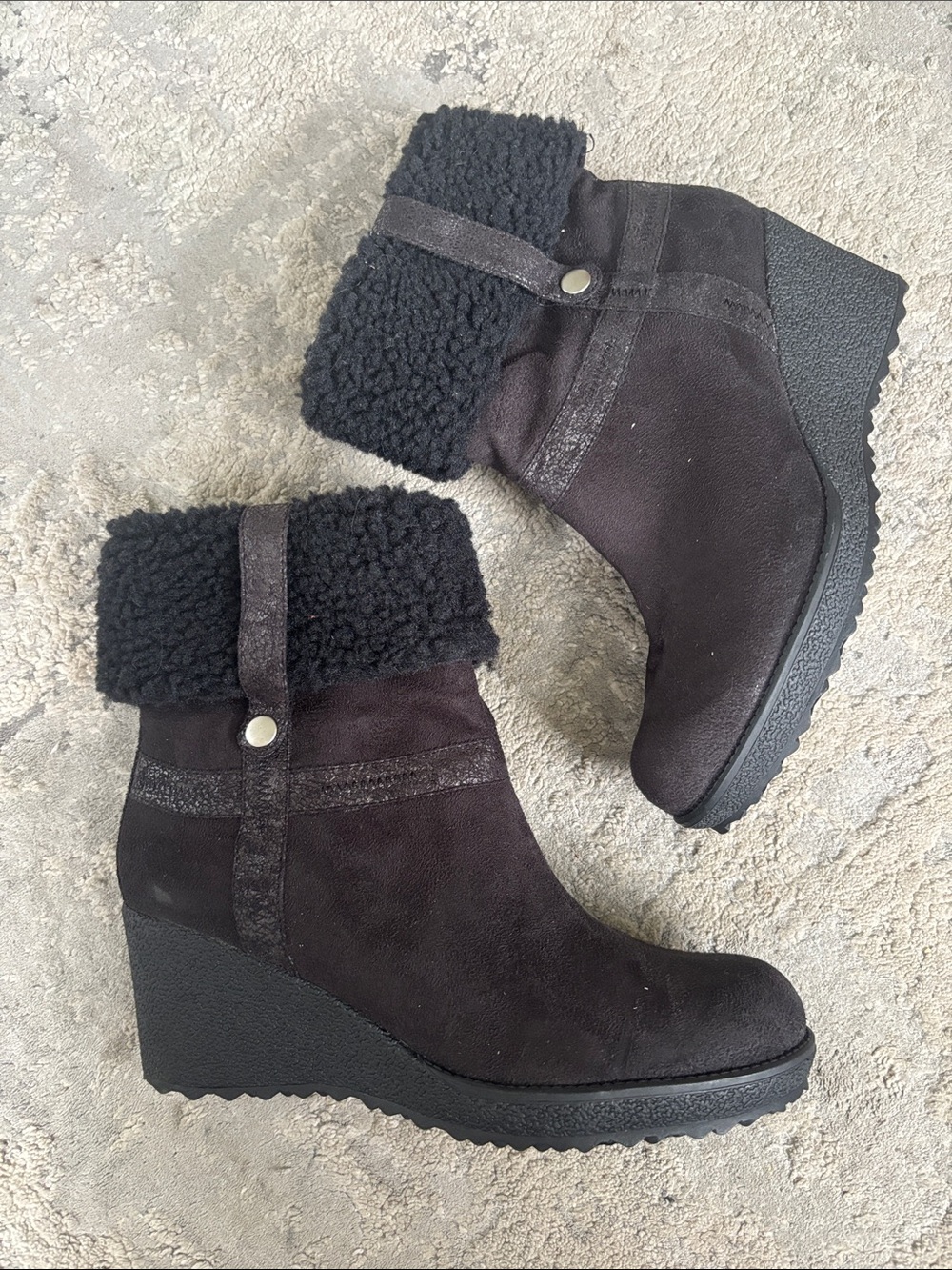 BONGO Y2K Women’s Black Suede Wedge Boot with Shearling Cuff NEVER WORN
